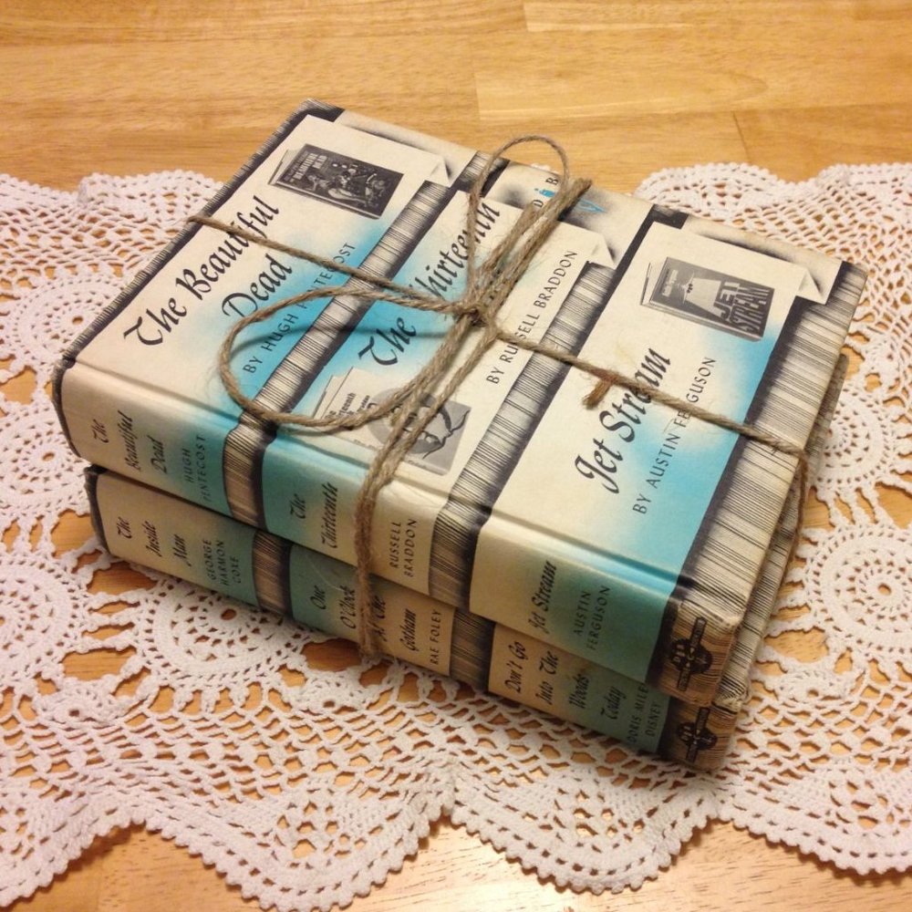 Vintage blue decor, Readers Digest Detective